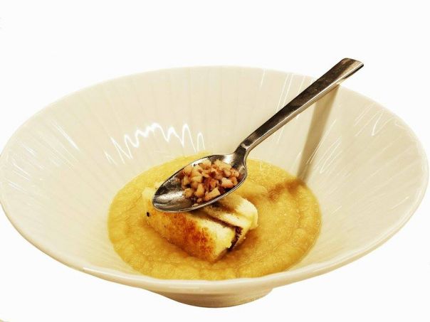 Zuppa di cipolle bionde, aringhe affumicate 